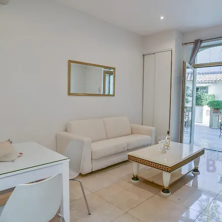 Heart Of Golfe-juan Ideal For Those Without Car Apartment *